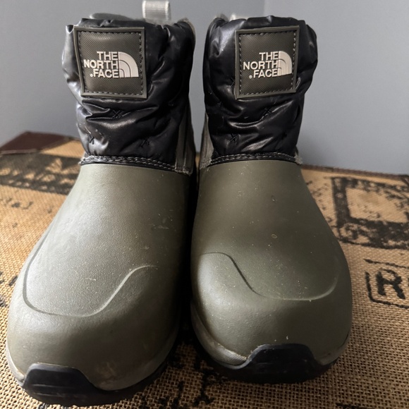 NorthFace Thermoball Eco Boots-Womens size 6 - Picture 1 of 4